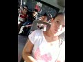 mujer mirandome el bulto en el bus