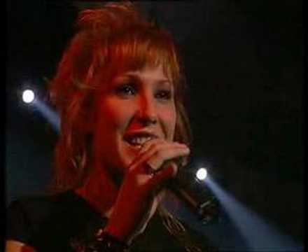 Malú. Sin ti todo anda mal.(directo)