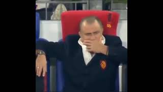 Fatih Terim Yakasını Kaldırıyor