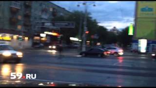 Видео По ночной Перми гулял лось от 59ru, Октябрьская улица, Пермь, Россия