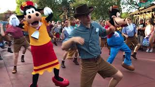 Clarabell and Horace in the Frontierland Hoedown!