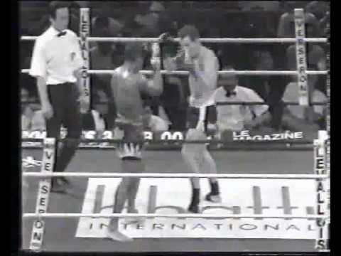 The final two rounds of this classic Thai Boxing bout between DIDA DIAFAT 