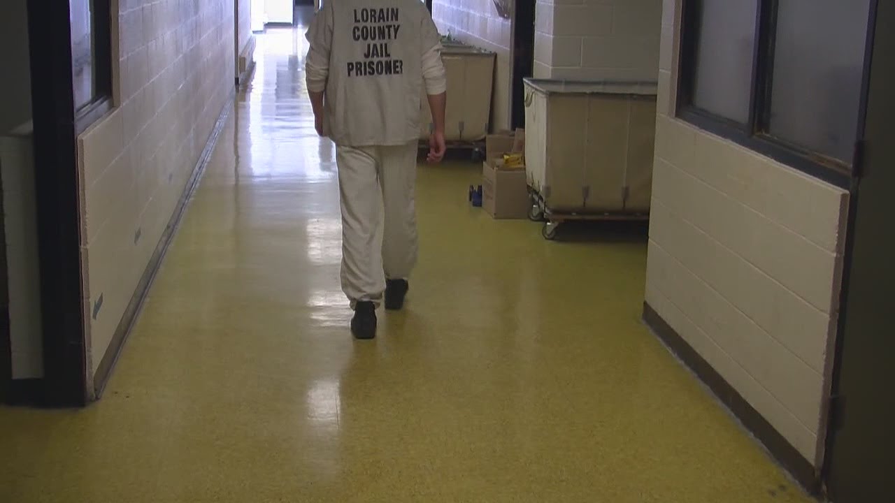Judges urged to release dozens of inmates early to ease Lorain County