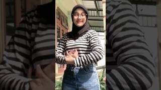 Hijab Hitam Kacamata Hitam