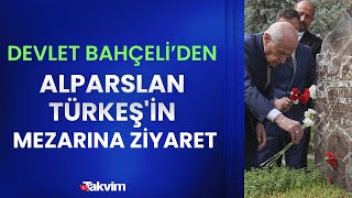 MHP lideri Devlet Bahçeli, Alparslan Türkeş'in kabrini ziyaret etti