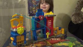 2 year old plays with Spiderman - Marvel Super Hero Adventures Spider man - Spiderman Playskool Toys