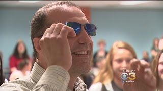 Students Surprise Colorblind Teacher With 'EnChroma' Lenses Students Surprise Colorblind Teacher With 'EnChroma' Lenses