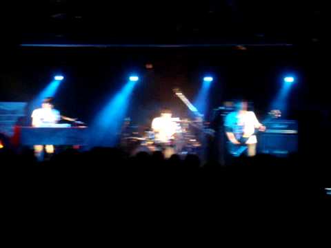 2009 6 19 Tizzy Bac@The Wall Youll See