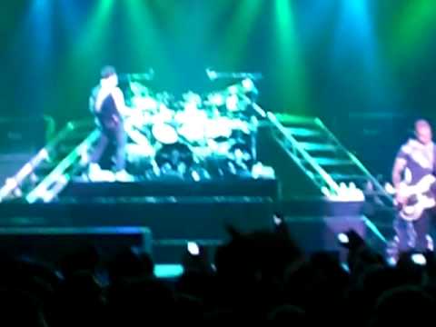 Synyster Gates Solo part 2 and The Rev drum solo Avenged Sevenfold...