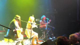 Watch Kasey Chambers Still Feeling Blue video