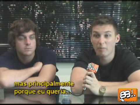  89 FM de S o Paulo com Matt Helders e Nick O'Malley dos Arctic Monkeys