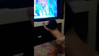 Alice 3 anos dançando funk... Ninguém segura essa danadinha...