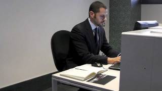Esercizi da fare in ufficio - Estensore lungo del pollice -