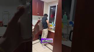 Ters Çalışan Su Tabancasıyla Kocasına Şok Edici Şaka