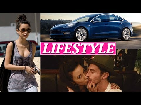 Christian Serratos Lifestyle, Net Worth, Husband, Boyfriends, Age, Biography, Family, Car, Wiki !
