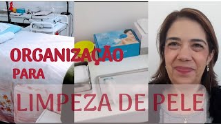 Arrumando A Sala Para Atendimento De Limpeza De Pele.