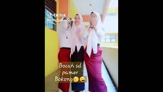 Bocah Sd Pamer Bokong