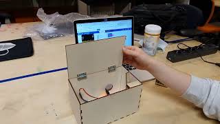 Using Microbits And A Rotomotor To Open A Chest