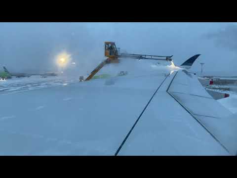 De-icing plane wings in Moscow De-icing plane wings in Moscow