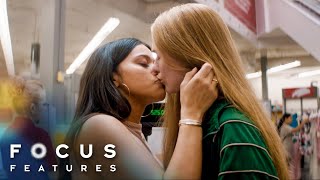 Kajillionaire | Evan Rachel Wood and Gina Rodriguez Take Care of Each Other