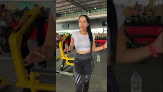 ME VOY AL GYM A ENSEÑAR LAS NALGAS | VOY A CRECER LA PAPAYA Y LAS NALGAS | DELLY