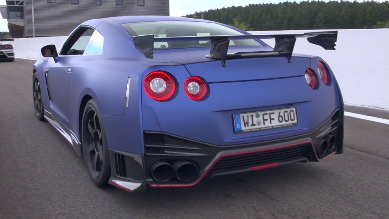 Nissan GTR Nismo - Accelerations on the track! - YouTube