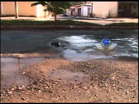 Moradores da av. Batalhão Mauá ficam no prejuízo por conta de água empoçada