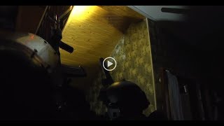 Видео В КАЗАНИ ПРИ ПОДДЕРЖКЕ СОБР ЗАДЕРЖАНЫ ПОДОЗРЕВАЕМЫЕ В УБИЙСТВЕ от Спецназ-ПРО, Гвардейская улица, Казань, Россия