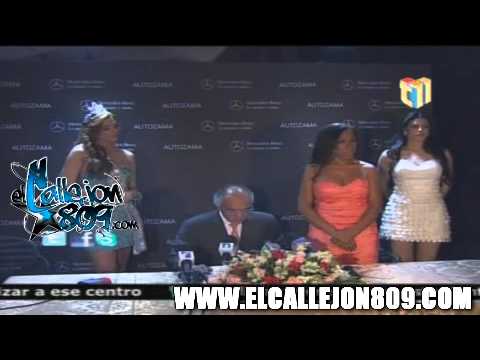 Coronan a Dulcita Lieggi como Miss Universo Repรบblica Dominicana 2012