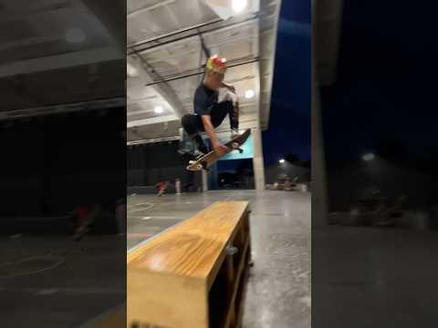 Skate nights in #Hawaii get down‼️✅ 🎥  #ramps #building #communityskatenight #communityskate