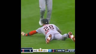 Javier Báez Takes Flight For A Diving Catch