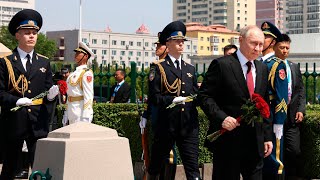 Путин Возложил Цветы К Памятнику Советским Войнам В Харбине