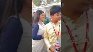 Aajtak Ki Chitra Tripathi Blush Kerte Hue