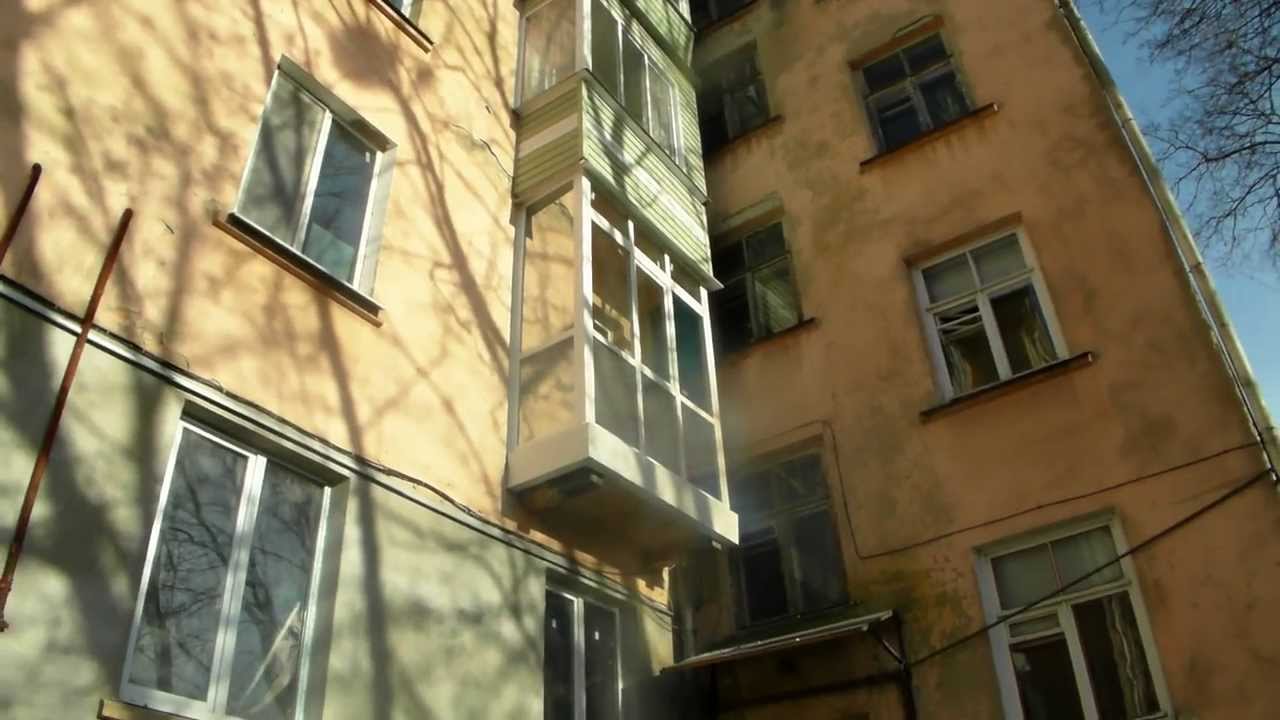 Французский балкон в сталинском доме, вид с улицы - youtube.