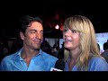iVillage Mujer / Tremendo beso le dan a Sonya Smith