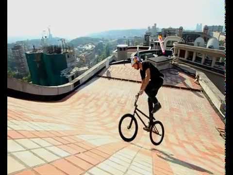 Extreme bmx-tricks (Отжиг на крыше. Киев)