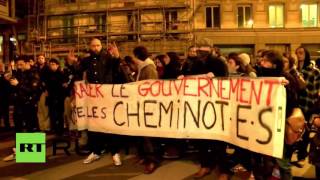 Французская полиция применила газовые баллончики против протестующих студентов