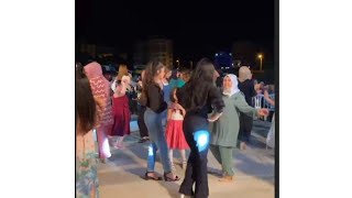 Siyah Dar Pantolonlu Kizla Kot Pantolonlu Kiza Dikkat.tosunogullari Plaza Ve Düğun Salonu 17 Haziran