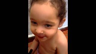 Anna Beatriz Com 2 Anos Ela Fala Xixi No Banheiro