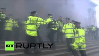 Столкновения между полицией и неонацистами у здания администрации в Ливерпуле
