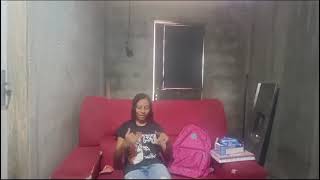 Sofia Se Arrumando Para Ir A Escola