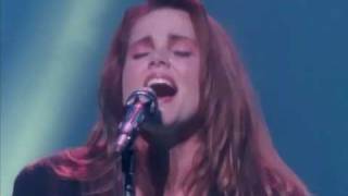 Watch Belinda Carlisle I Get Weak video