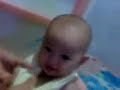 image Lucu Pertama Kali Bayi Belajar Berdiri