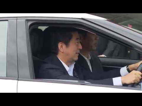 安倍首相がFCVに試乗