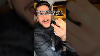 Kucakta Giden Çok Mutlu