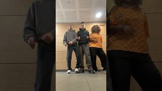 Ils Mont Forcé À Danser