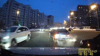 Видео Поворот налево с правого ряда. Самара, ул. Киевская/ул. Тухачевского от СамараАвто, Киевская улица, Самара, Россия