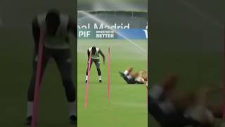 Mbappé Glisse Tout Seul Et Ses Coéquipiers Se Moquent De Lui