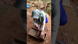 Mama Abdul Bikin Mobil Mobilan Pakai Kayu