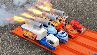 HOT WHEELS TRACK STARS TRUCKS ROCKET POWERED RACE !!